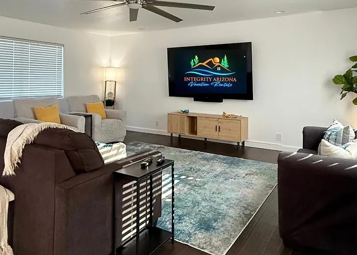 Endless Summer, Pool, Theatre, Boat Parking, Walk To London Bridge! Holiday home Lake Havasu City