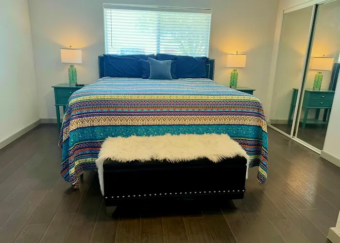 Endless Summer, Pool, Theatre, Boat Parking, Walk To London Bridge! Holiday home Lake Havasu City