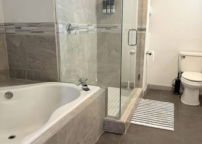 Holiday home Endless Summer, Pool, Theatre, Boat Parking, Walk To London Bridge! *