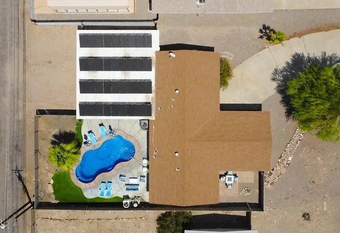 Endless Summer, Pool, Theatre, Boat Parking, Walk To London Bridge! Holiday home Lake Havasu City